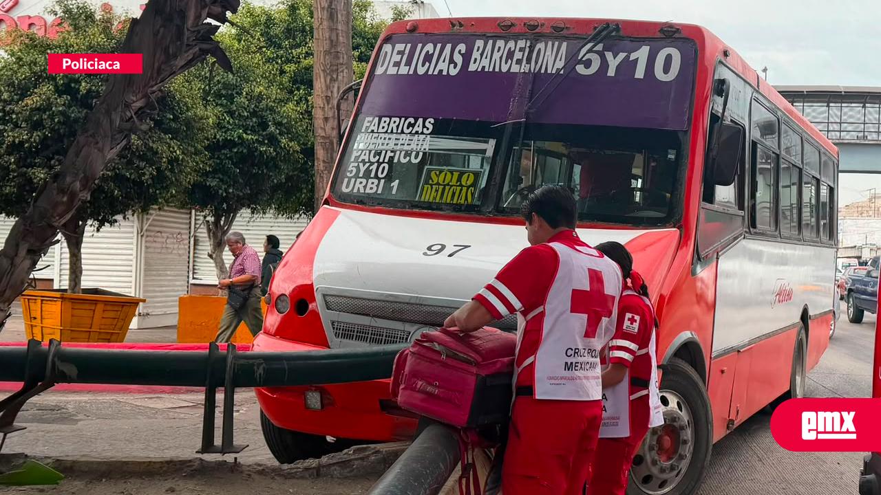 EMX-Camión-de-Altisa-queda-incrustado-en-muro-de-contención-tras-accidente-en-la-5-y-10