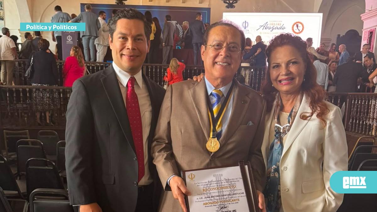 EMX-Juan-Antonio-Sánchez-merecido-reconocimiento-por-su-trayectoria-de-50-años-como-abogado-postulante