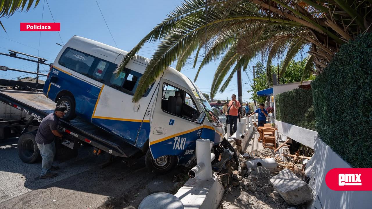 EMX-Taxi-de-ruta-se-impacta-contra-una-barda-en-la-colonia-Altamira;-deja-13-pasajeros-lesionados