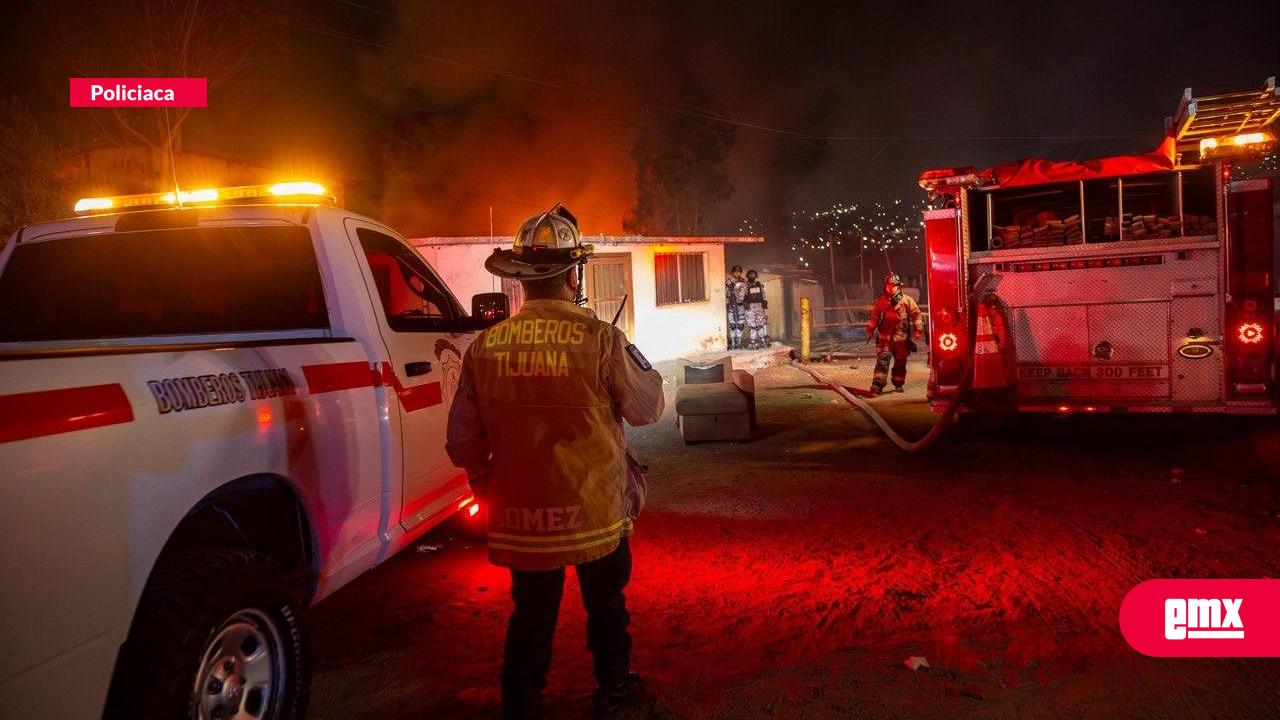 EMX-Incendio-consume-varias-viviendas-en-Terrazas-del-Valle