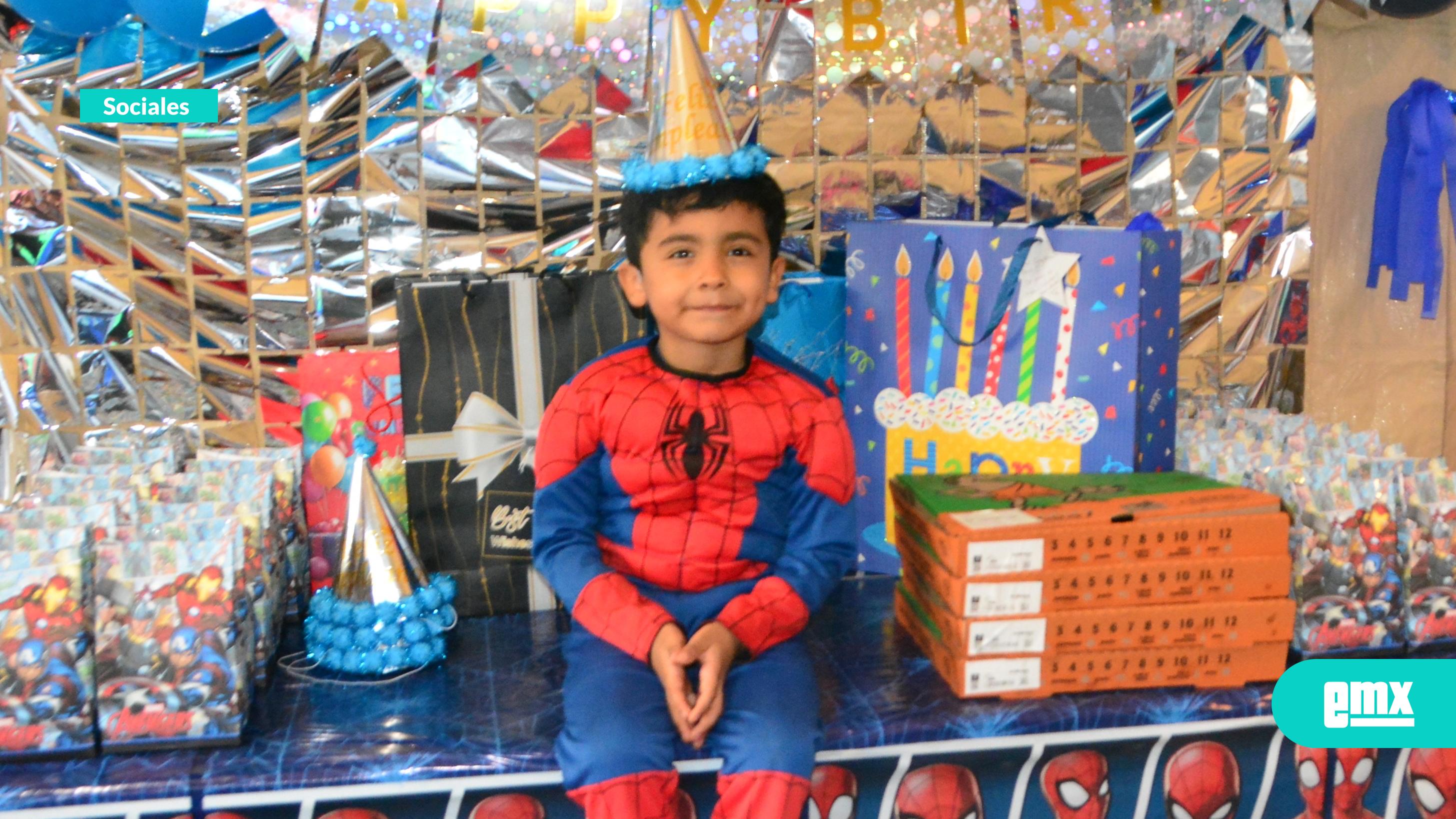 EMX-Celebró-su-cumpleaños-como-super-héroe-Abel-Alejandro-Cárdenas