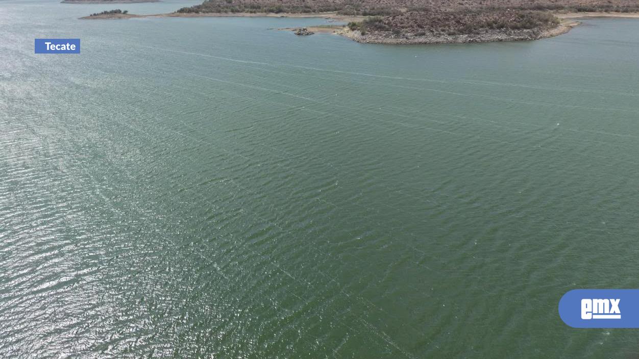 EMX-Mantienen-operativo-de-saneamiento-en-la-presa-El-Carrizo-tras-mortandad-de-peces