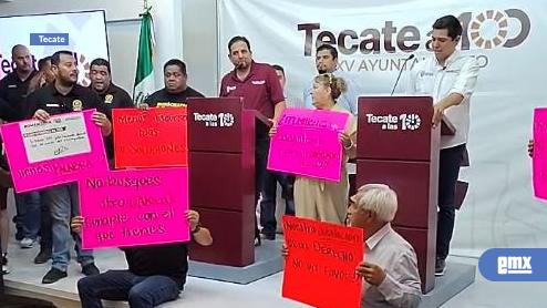 EMX-Burócratas-irrumpen-en-conferencia-del-alcalde-de-Tecate