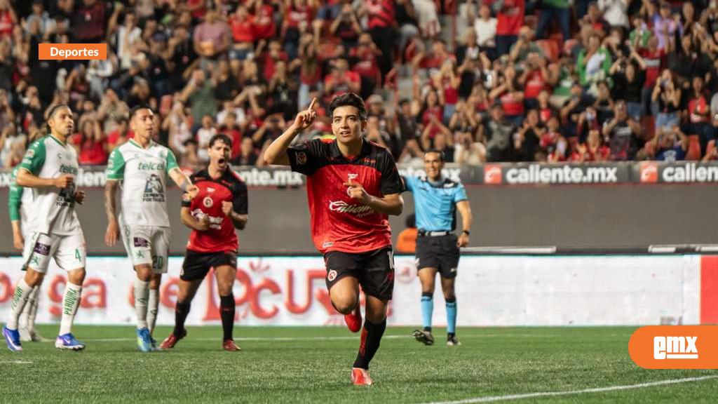 EMX-Gilberto-Mora-le-da-la-victoria-a-Xolos