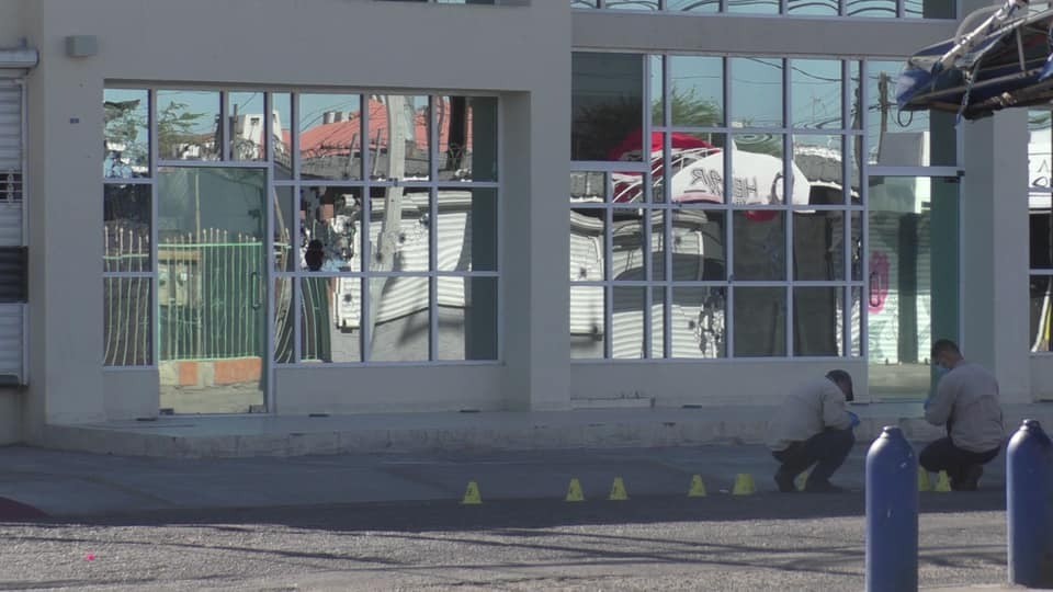 EMX-Balean de madrugada la sede de Morena en Mexicali