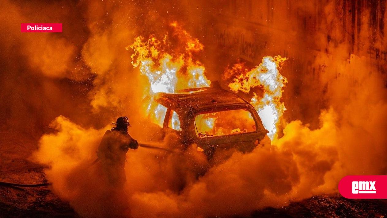 EMX-Incendian-camioneta-Honda-Odyssey-en-el-Cañón-Johnson