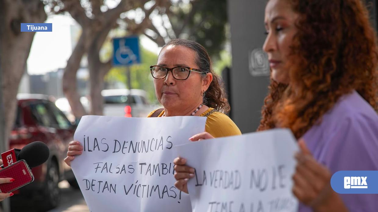 EMX-Familiares-de-médico-detenido-protestan-frente-a-la-FGE;-aseguran-que-no-les-han-permitido-presentar-pruebas