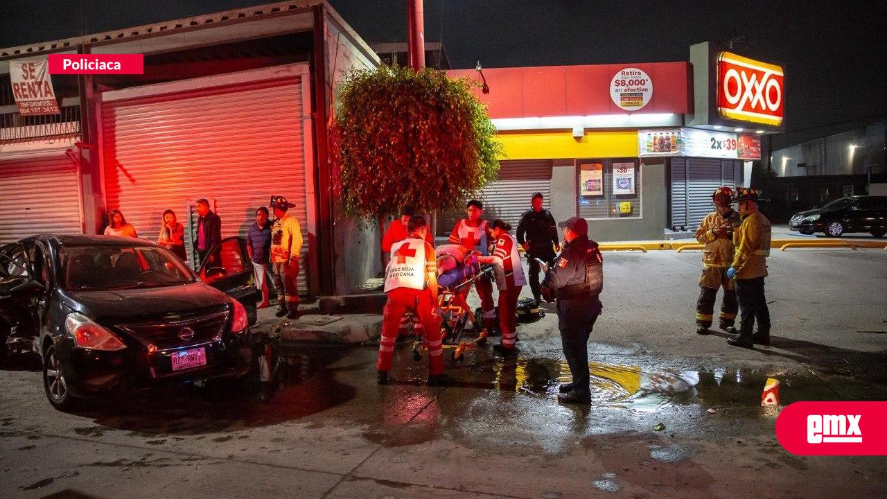 EMX-Aparatoso-choque-deja-a-una-mujer-lesionada-en-el-bulevar-Gato-Bronco