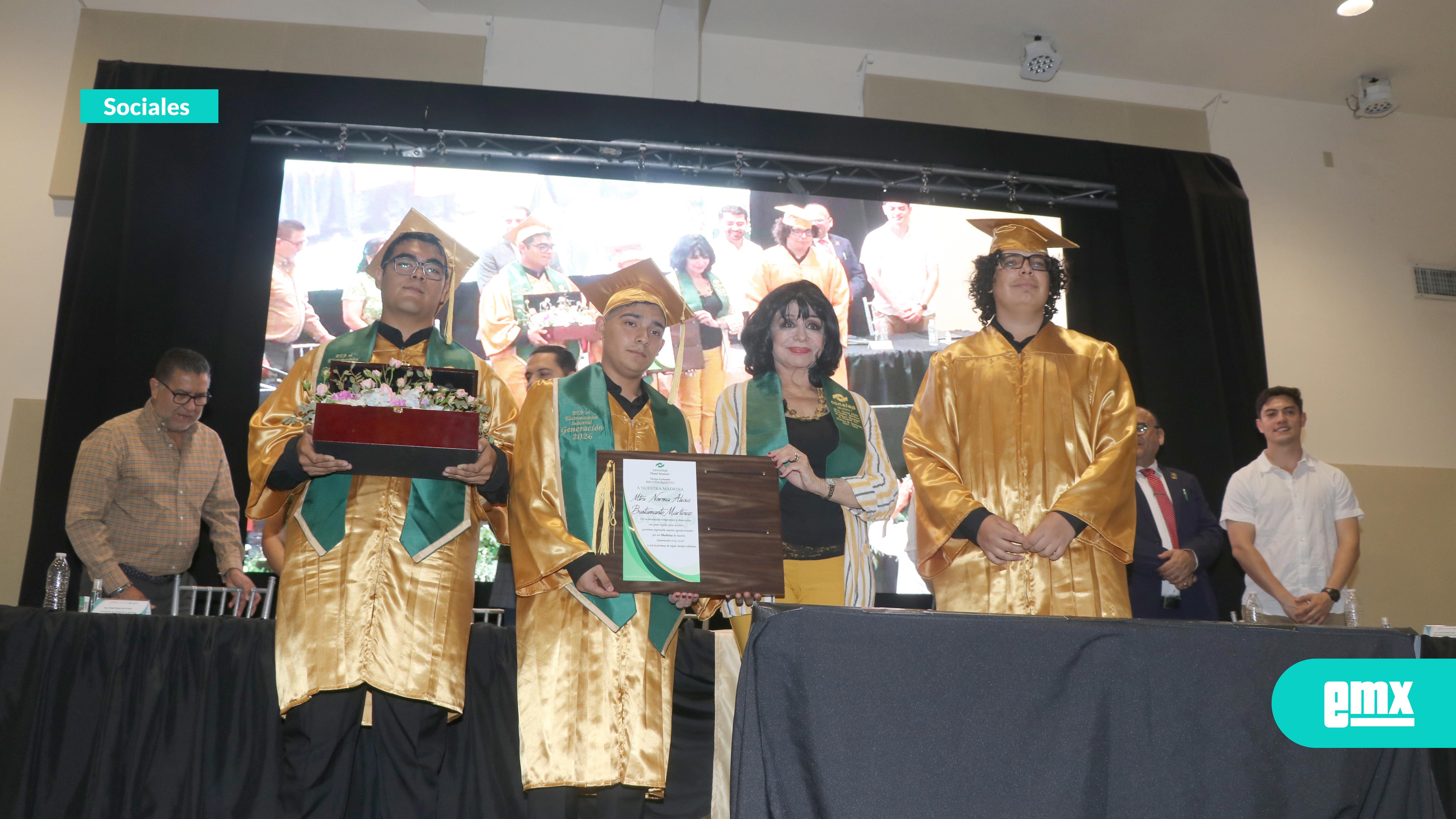 EMX-Egresados-culminan-una-nueva-etapa-con-Emotiva-ceremonia-de-graduación