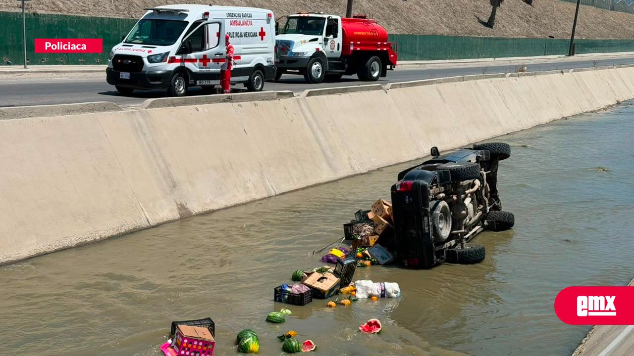 EMX-Conductor-cae-con-su-pickup-a-la-canalización-del-bulevar-Los-Olivos