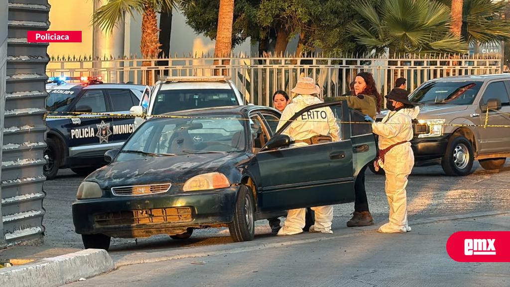 EMX-#Últimahora--|-Abandonan-vehículo-con-cadáver-en-bulevar-Agua-Caliente