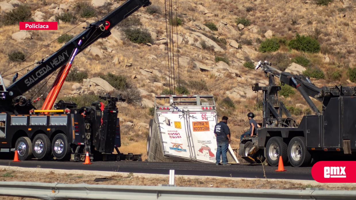 EMX-Muere-operador-de-tráiler-tras-volcadura-en-la-carretera-de-cuota-Tecate-Mexicali