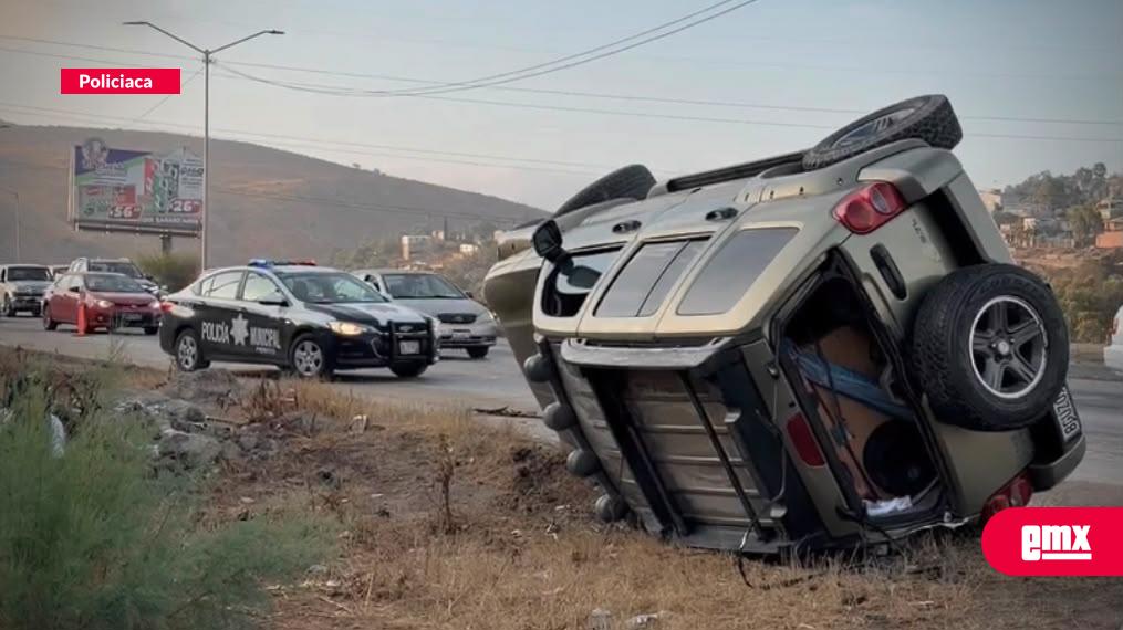 EMX-Conductora-resulta-ilesa-tras-volcadura-en-la-Vía-Rápida-Oriente