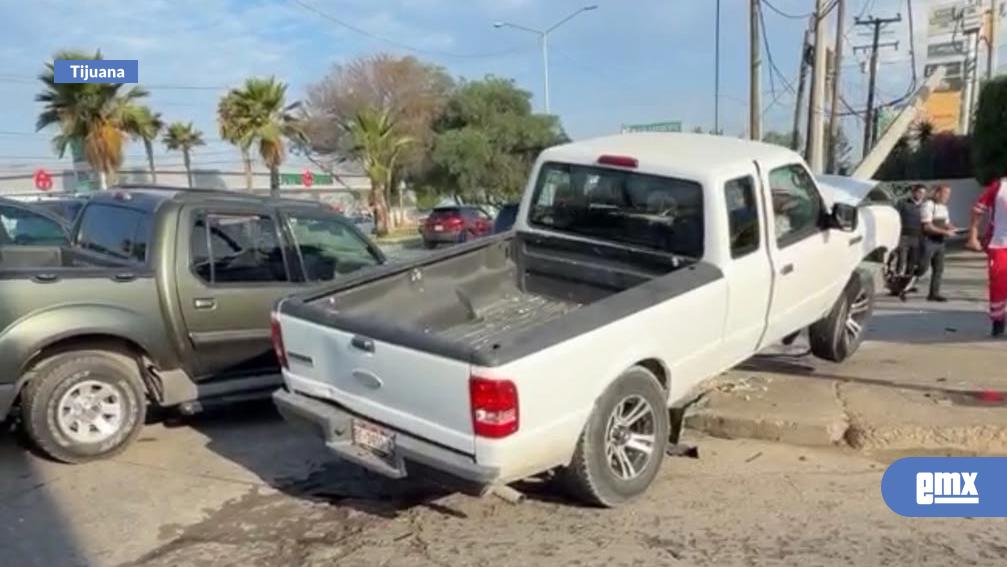 EMX-Piden vecinos de La Campiña semáforos para evitar choques vehiculares