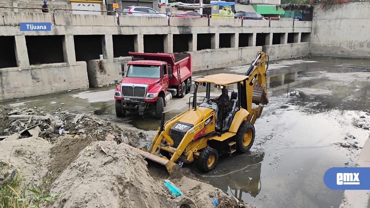 EMX-Realiza-Ayuntamiento-de-Tijuana-labores-de-limpieza-de-desarenadores-de-la-ciudad