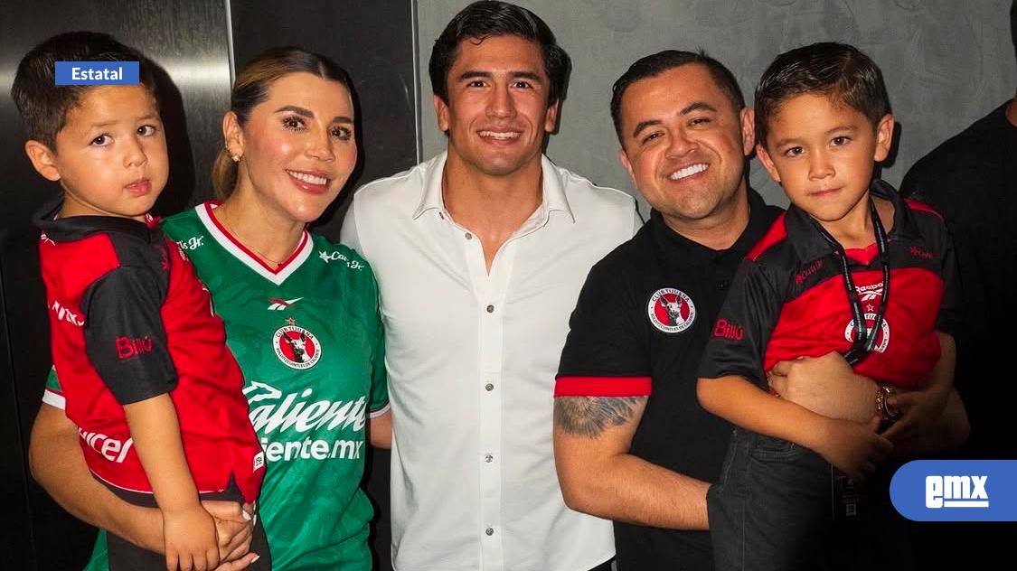 EMX-Santiago-Luna-"El-Border-Boy"-conversa-con-Marina-del-Pilar-durante-partido-de-Xolos-sobre-la-importancia-del-deporte