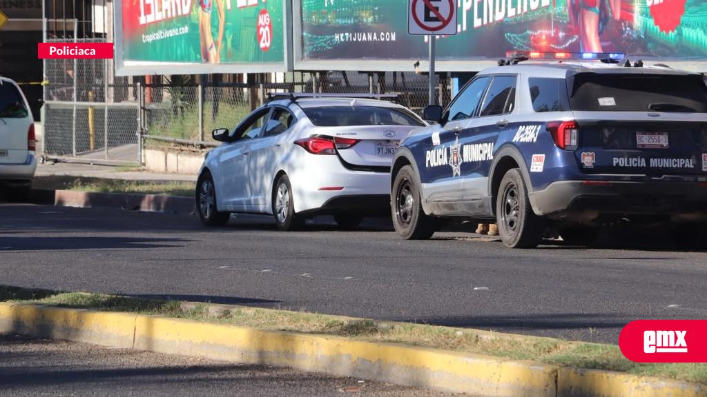EMX-Abandonan-otro-vehículo-con-un-cuerpo-en-la-cajuela-en-Lomas-de-Agua-Caliente
