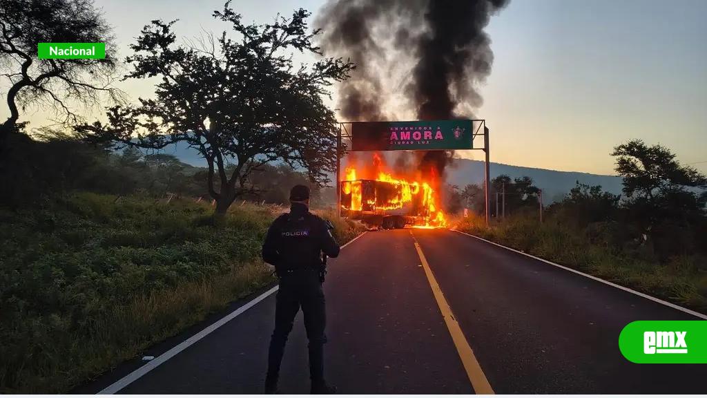 EMX-Reportan-24-bloqueos-y-quema-de-vehículos-en-Michoacán