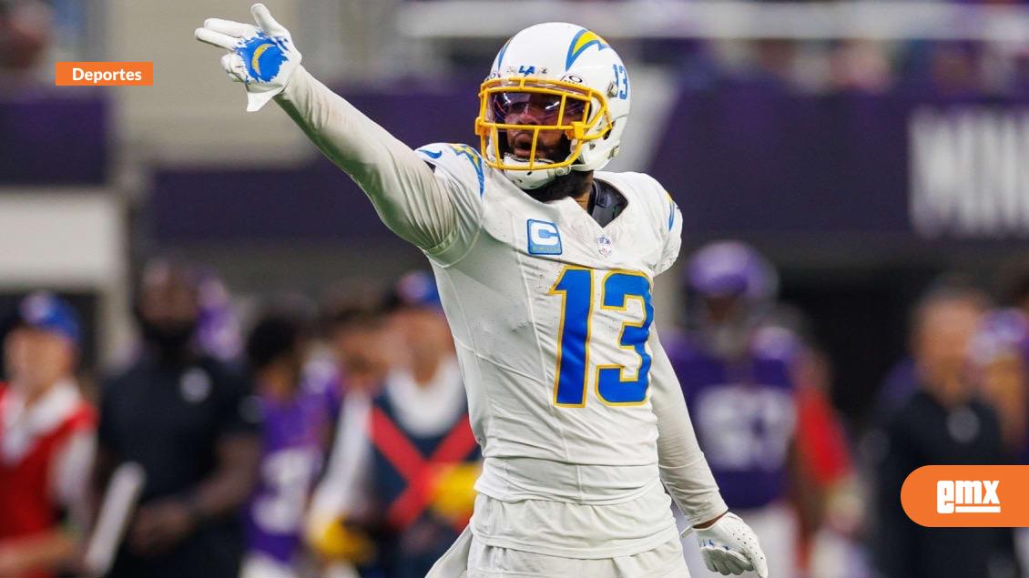 EMX-Firma-Keenan-Allen-con-Colts