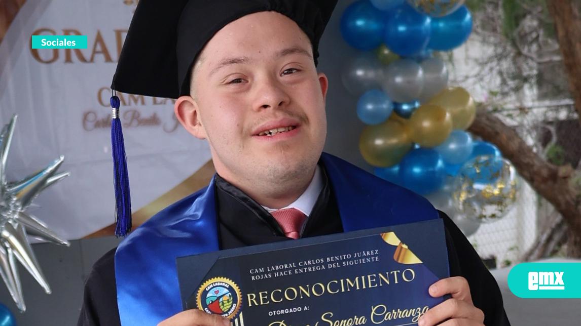 EMX-Diego-Sonora-Carranza-celebró-orgulloso-su-graduación