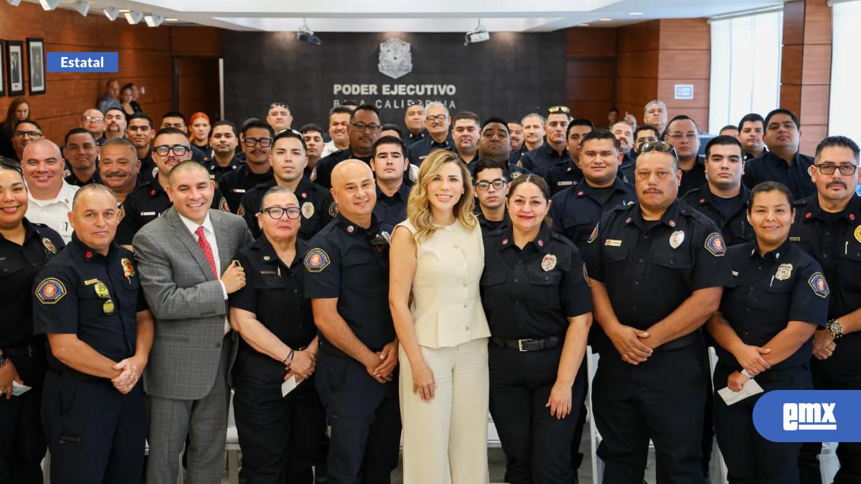 EMX-Reconocen-a-mil-539-bomberos-de-Baja-California-con-estímulos-económicos