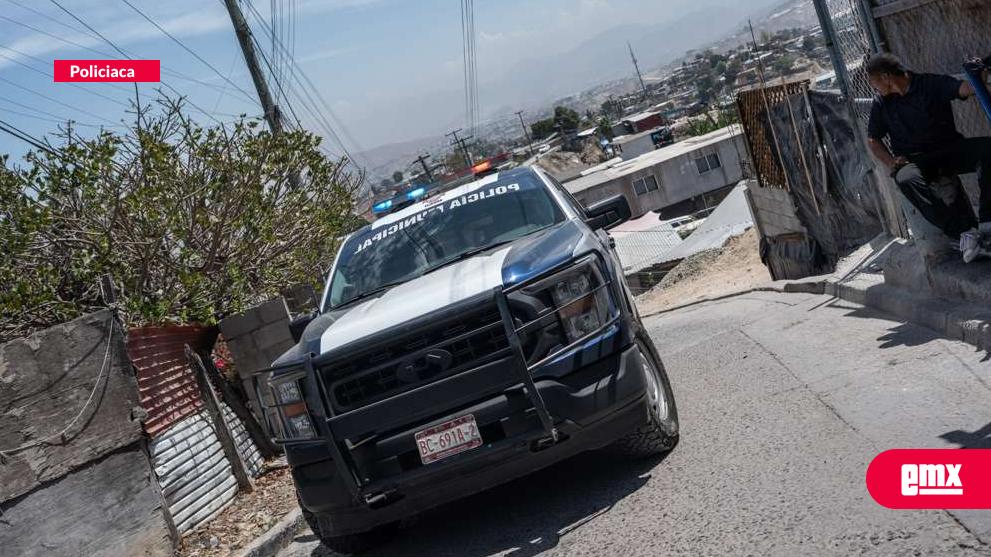 EMX-Policía-neutraliza-a-hombre-tras-presuntamente-atacar-a-una-mujer-con-un-machete