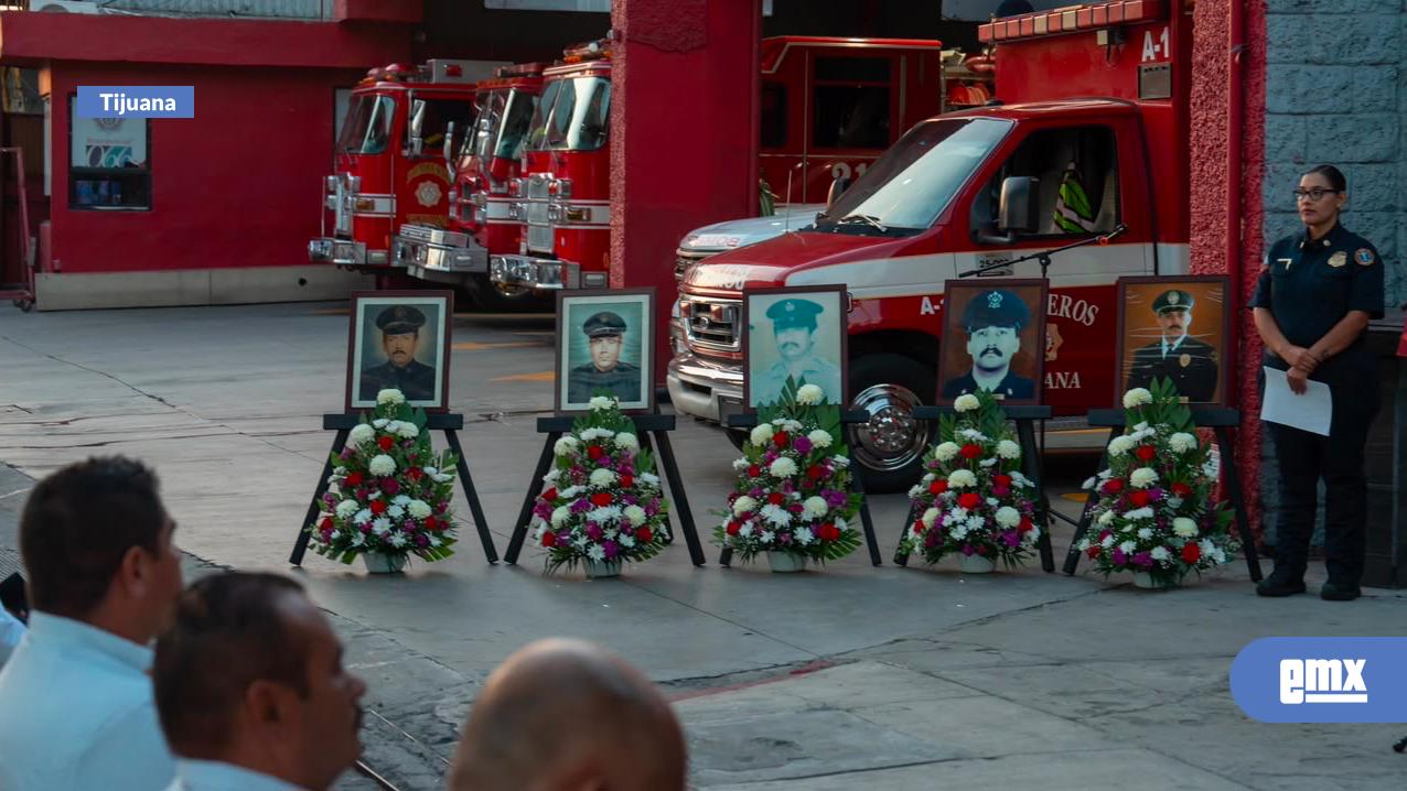 EMX-Honran-la-trayectoria-de-dos-bomberos-al-incorporar-sus-nombres-al-memorial-en-el-Día-Nacional-del-Bombero