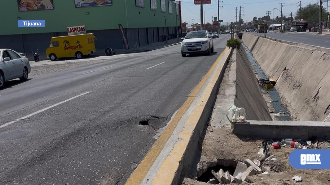 EMX-Hundimiento-en-bulevar-Casablanca-genera-riesgo-para-automovilistas