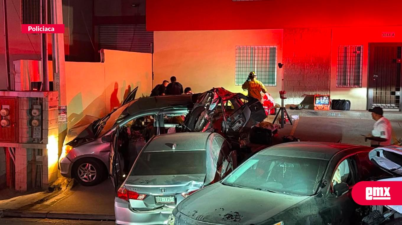 EMX-#Últimahora-|-Aparatoso-accidente-deja-una-persona-sin-vida-y-varios-lesionados