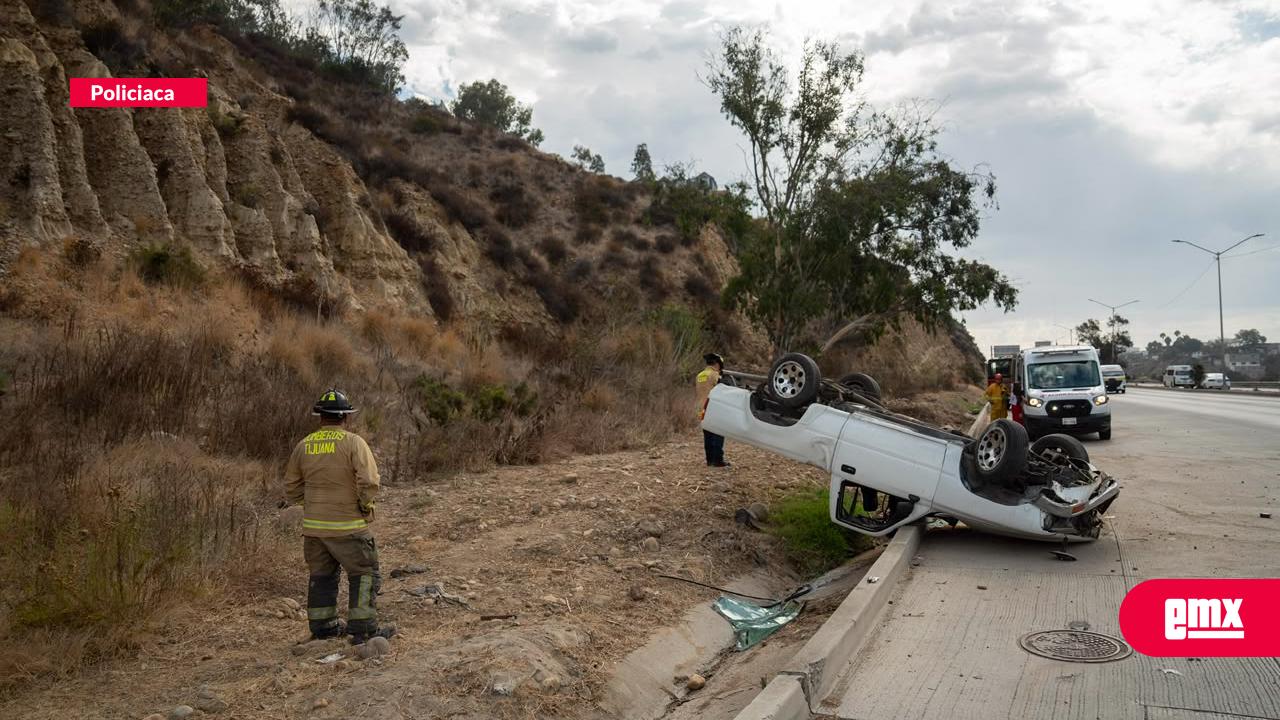 EMX-Hombre-resulta-lesionado-tras-volcar-su-pickup-en-la-Prolongación-de-la-Calle-Segunda