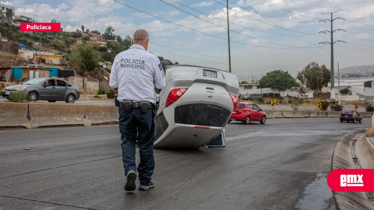 EMX-Vuelca-vehículo-en-el-bulevar-Héctor-Terán-Terán