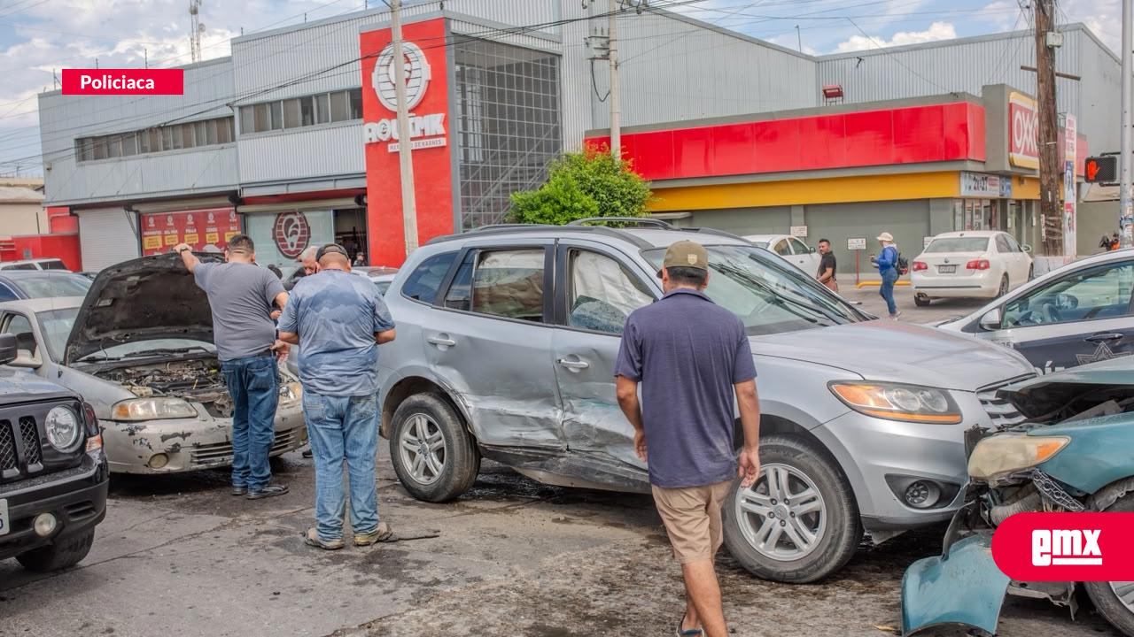 EMX-Carambola-en-bulevar-Héctor-Terán-Terán;-cuatro-vehículos-involucrados