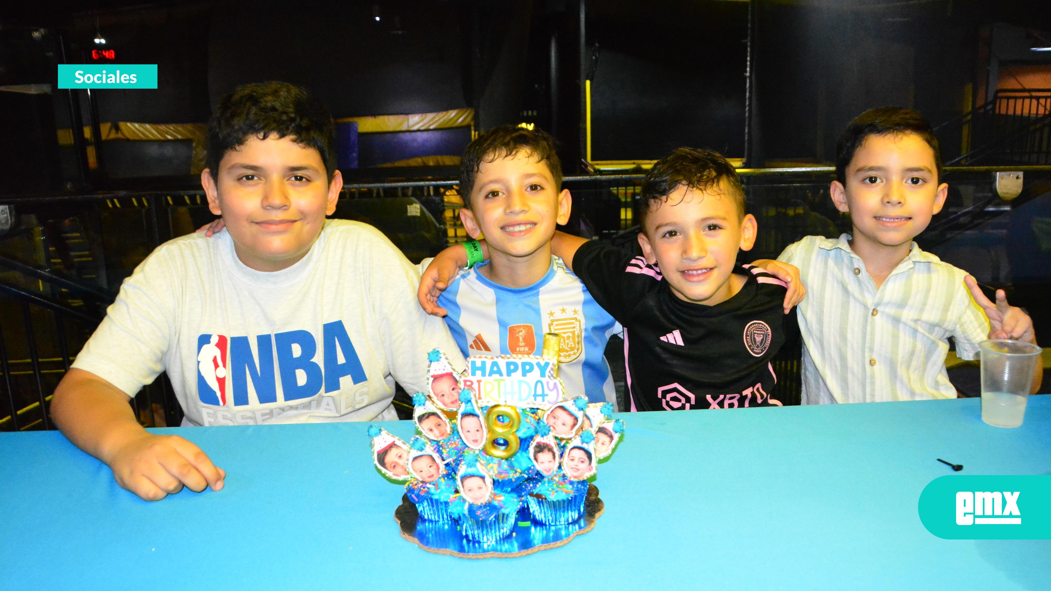 EMX-Sebastián-celebró-sus-8-años-entre-amigos-y-diversión