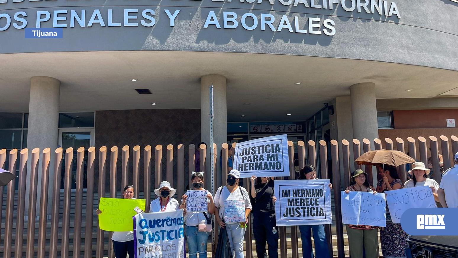 EMX-Exigen-justicia-para-jóvenes-atropellados-en-Ampliación-Guaycura