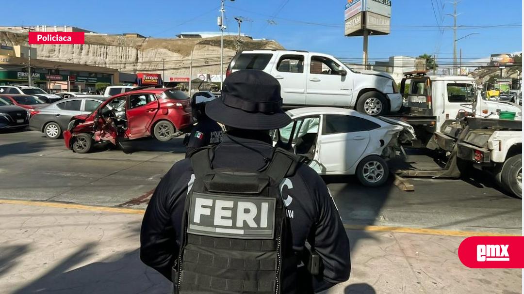EMX-Persecución-termina-en-choque-múltiple;-hay-un-detenido-y-dos-lesionados