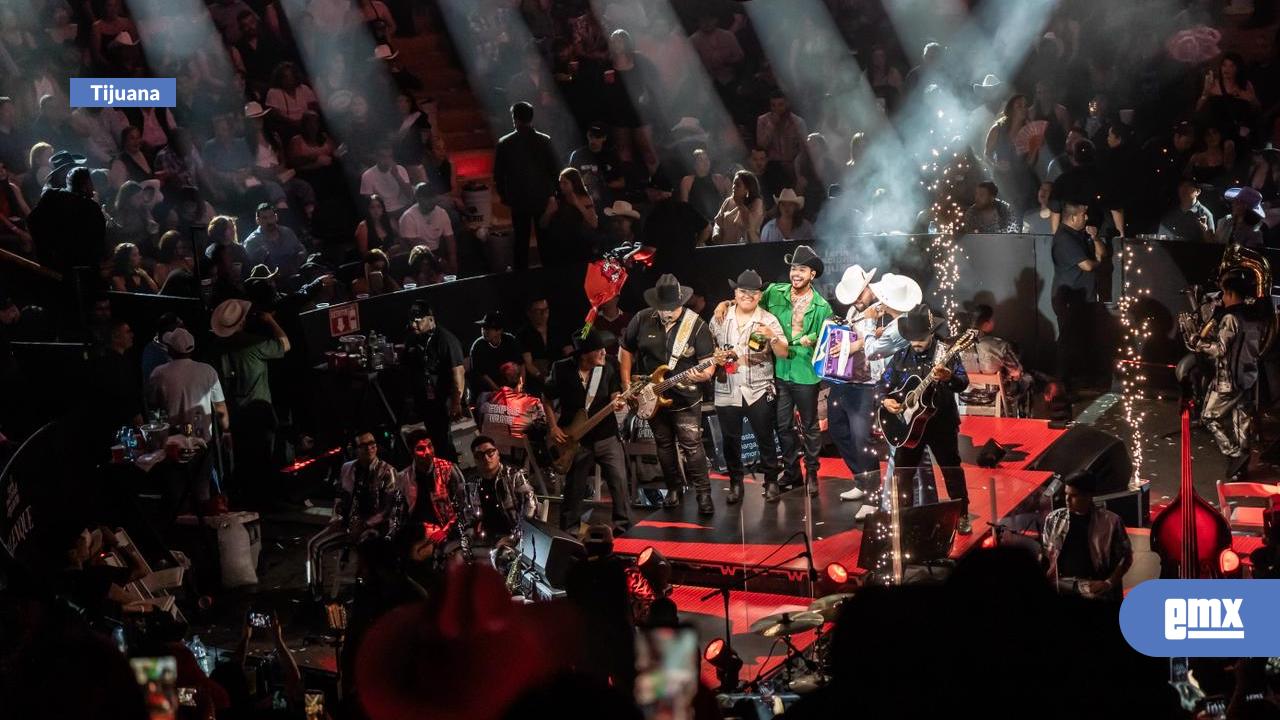 EMX-Grupo-Firme-conquista-el-Palenque-de-Tijuana-con-lleno-total