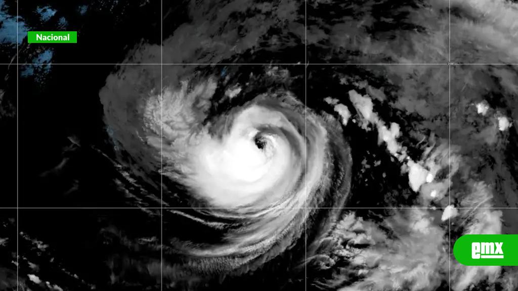 EMX-Huracán-Karina-se-fortalece-en-el-Pacífico;-podría-ser-categoría-3