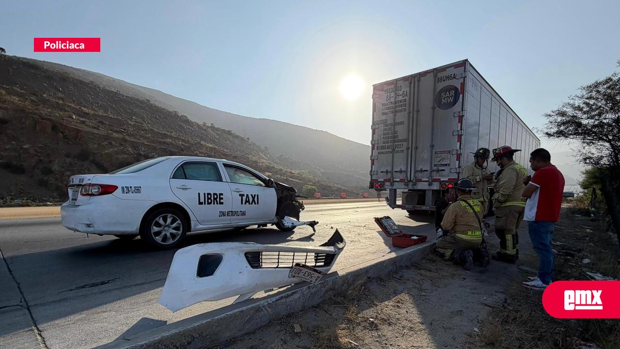 EMX-Conductor-de-taxi-se-queda-dormido-y-choca-contra-tráiler-en-el-bulevar-2000