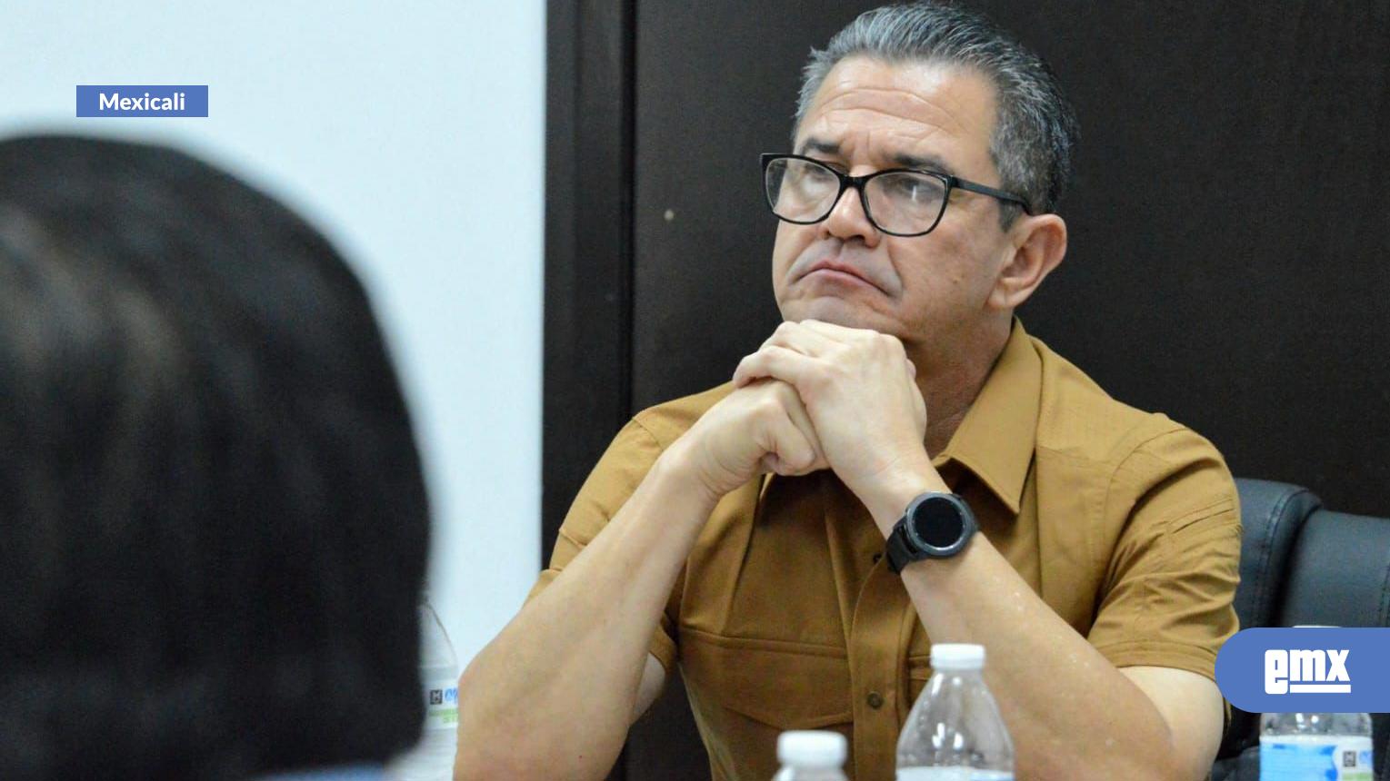 EMX-Suspenden-a-policía-que-ingirió-alcohol-en-un-automóvil