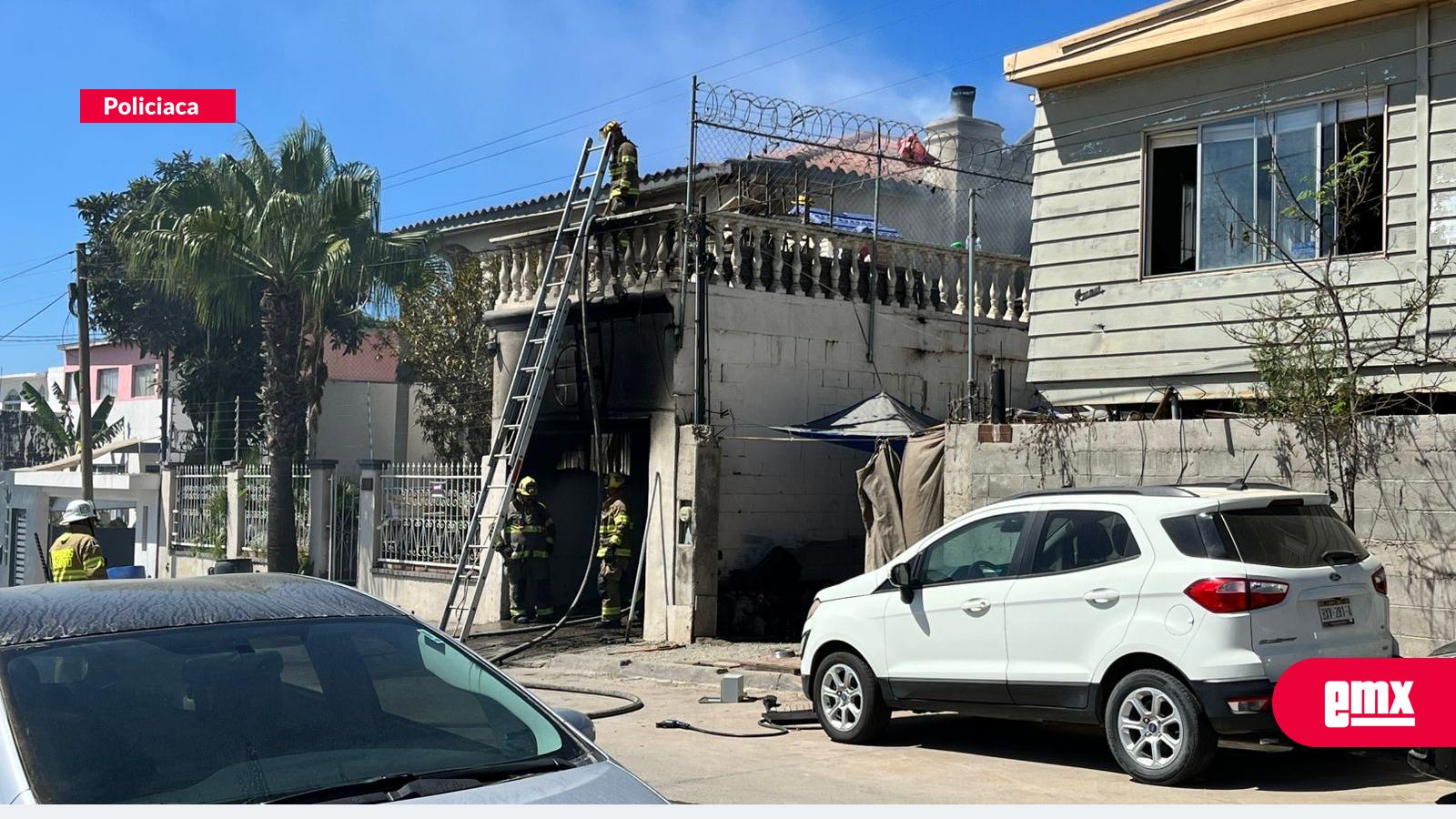 EMX-Se-incendian-casa-de-dos-pisos-y-comercio-en-Playas-de-Rosarito