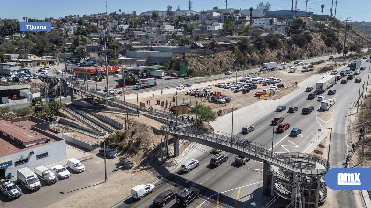 EMX-Inauguran-rehabilitación-del-puente-peatonal-Margarito-Saldaña