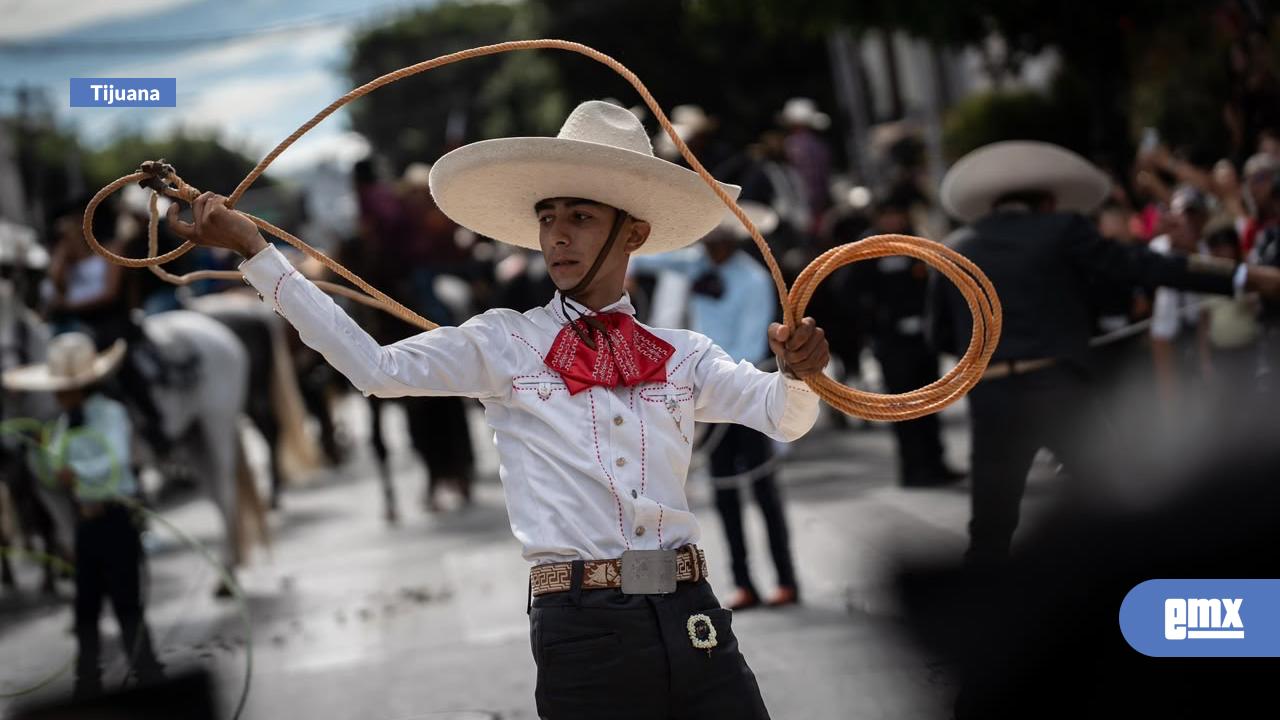 EMX-Jalisco-en-Tijuana-llega-a-la-avenida-Revolución-en-su-primera-edición