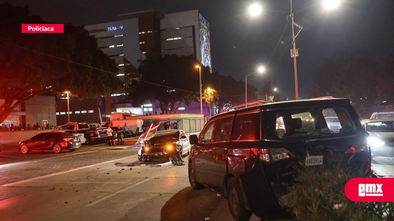 EMX-Choque frente al Hospital General deja seis lesionados; conductor de Audi presentaba aliento alcohólico