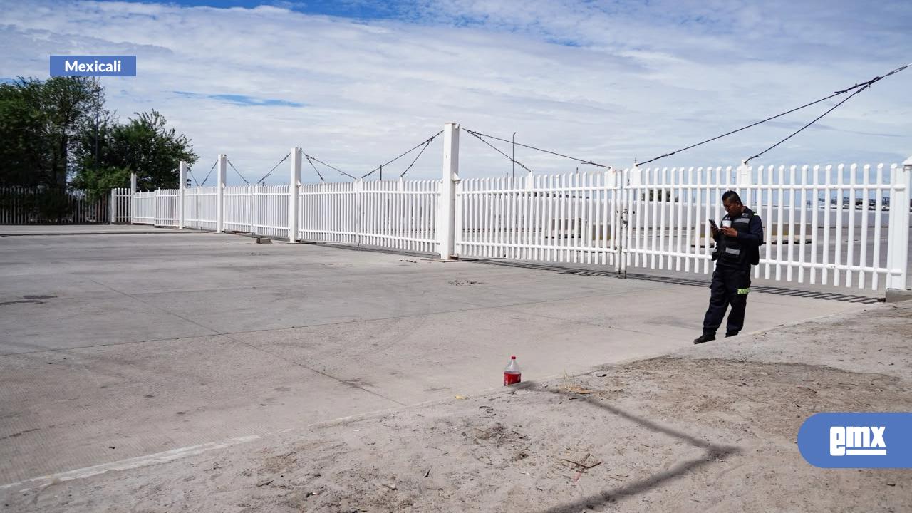 EMX-Liberan choferes garita comercial de Mexicali tras cuatro días de bloqueo