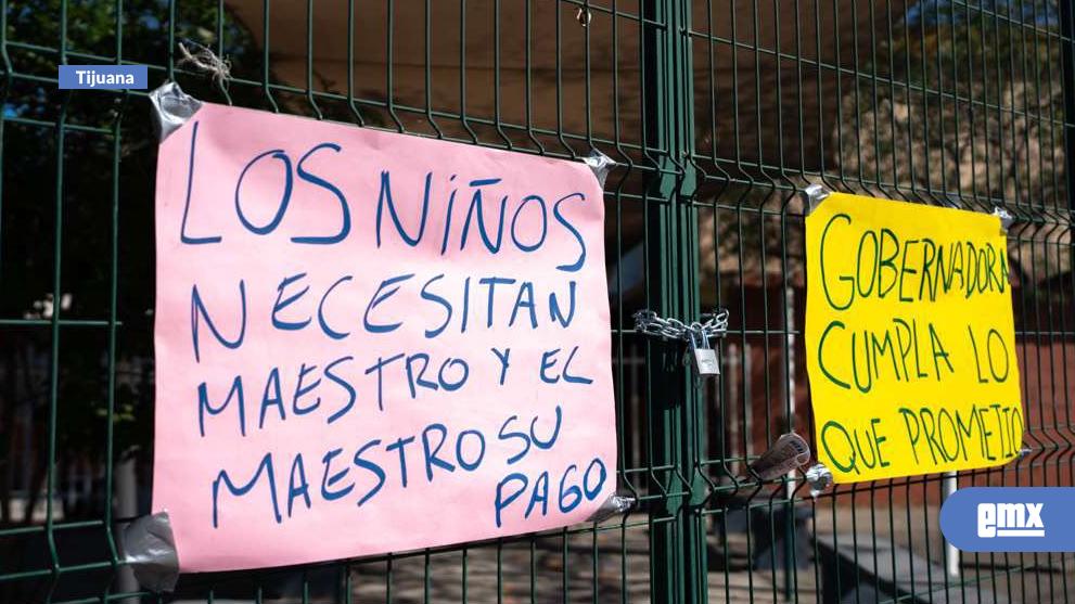EMX-Padres-de-familia-toman-escuela-del-Guaycura-por-falta-de-pago-a-maestros