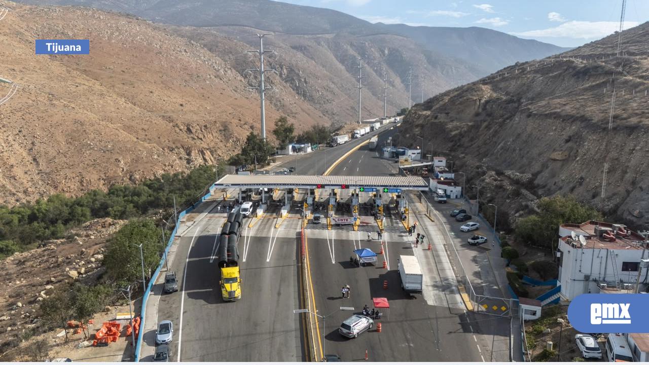 EMX-Maestros-de-la-CNTE-vuelven-a-tomar-caseta-Tijuana-Tecate;-siguen-sin-recibir-pago-interinos