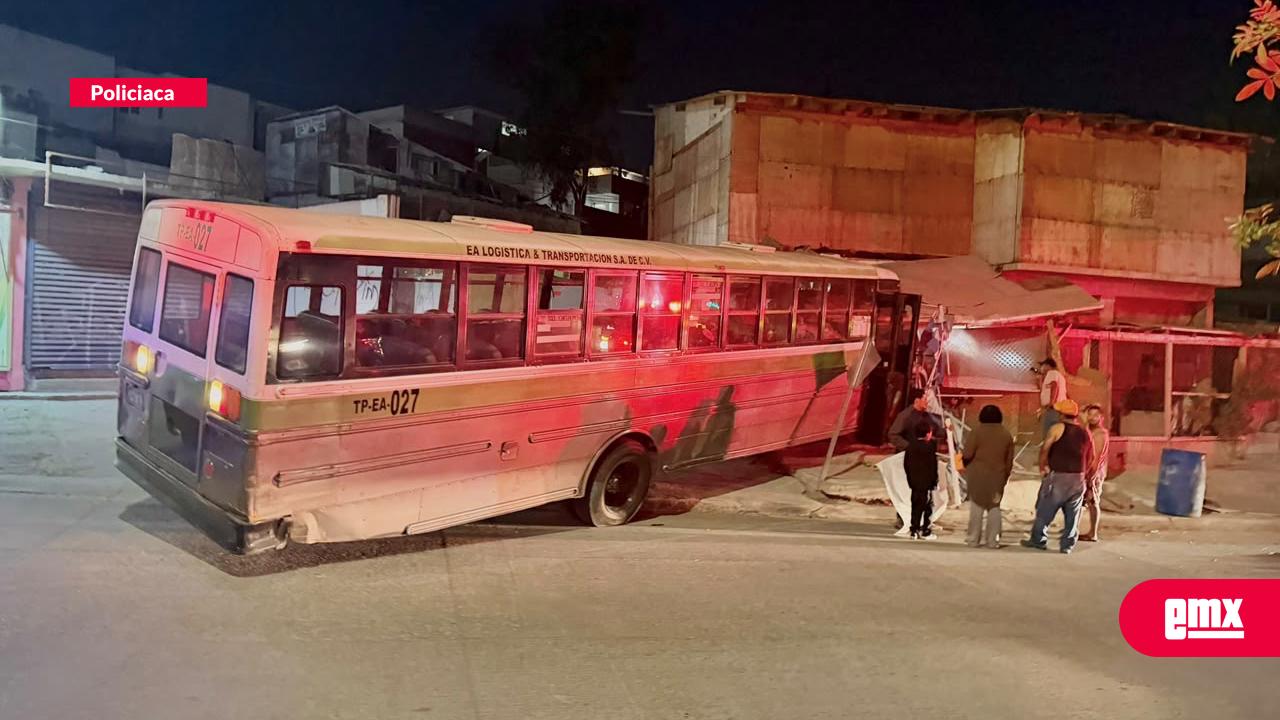 EMX-Camión-de-transporte-de-personal-se-impacta-contra-vivienda-en-Mariano-Matamoros