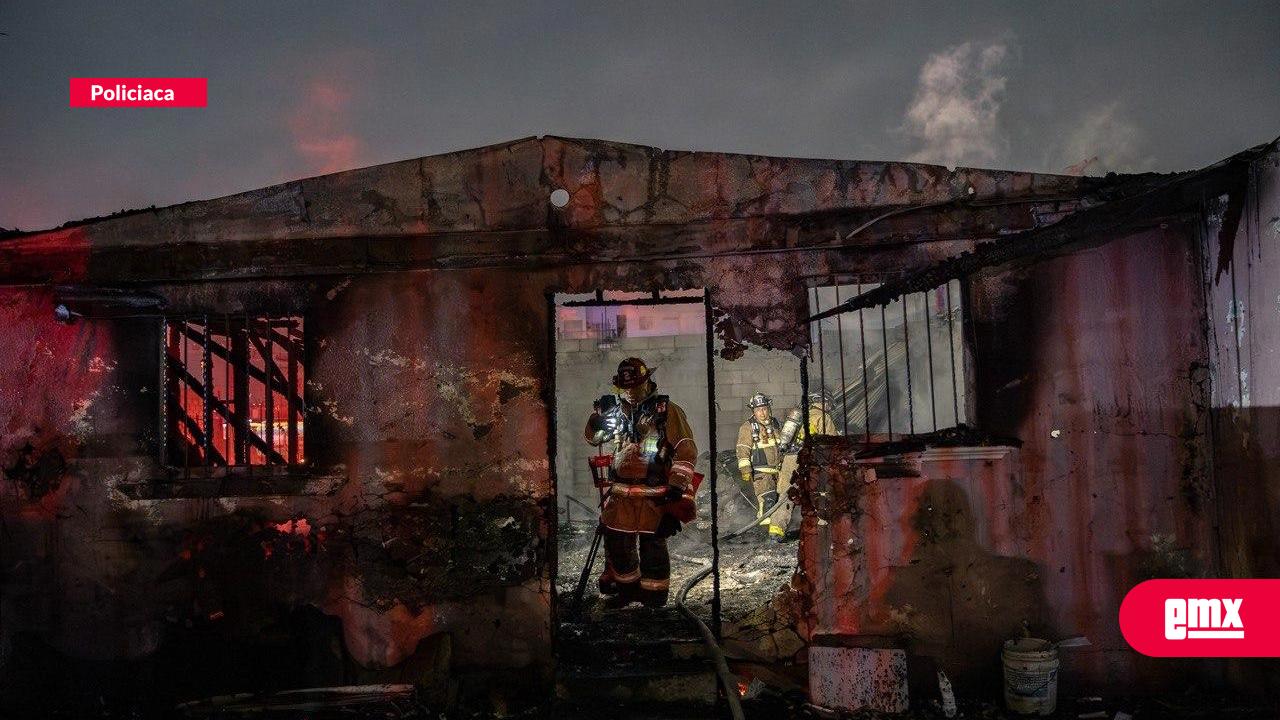 EMX-Incendio consume vivienda y afecta otro domicilio en la colonia Guadalupe Victoria