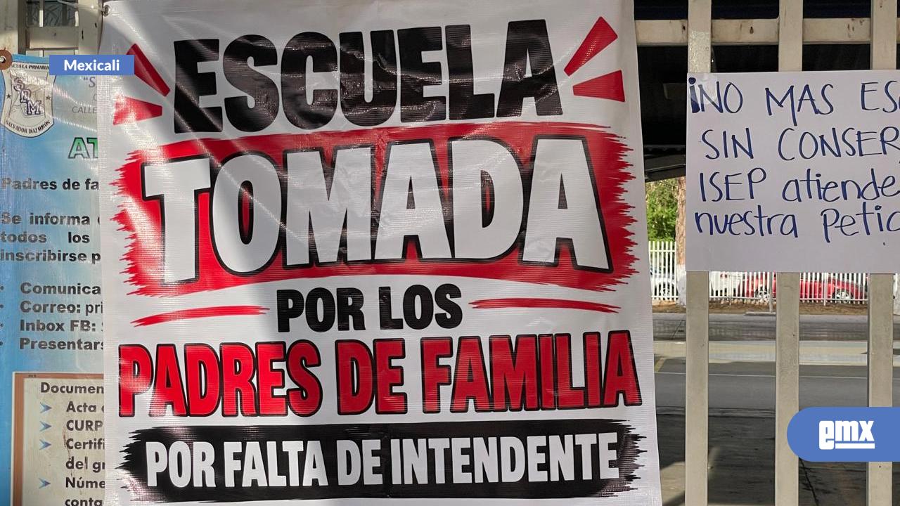 EMX-Toman-padres-de-familia-primaria-por-falta-de-intendente
