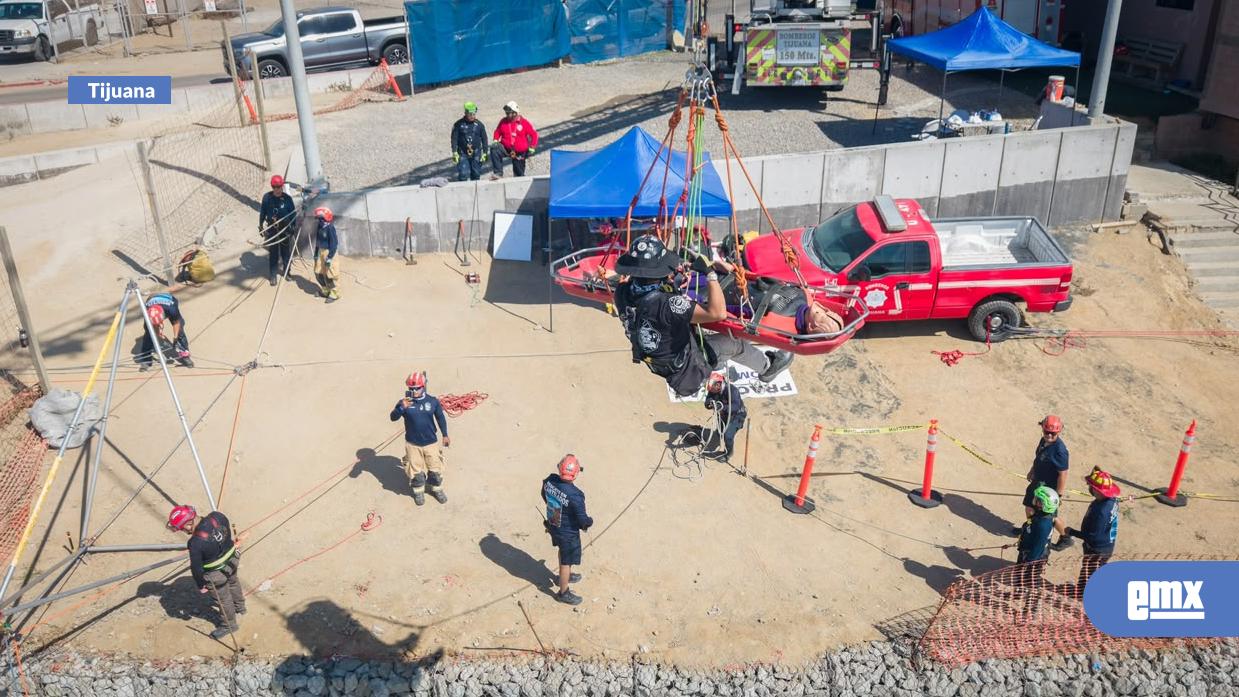 EMX-Bomberos se capacitan en rescate de acantilados durante congreso internacional en Tijuana